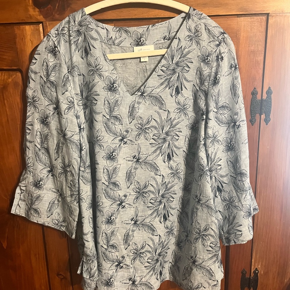 Floral Gray Top